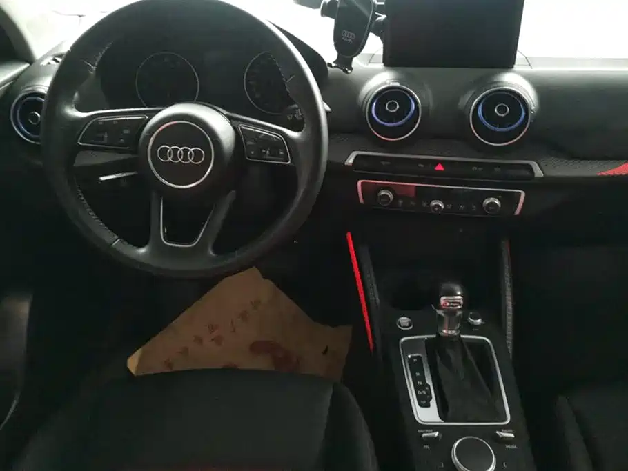 Audi Q2L