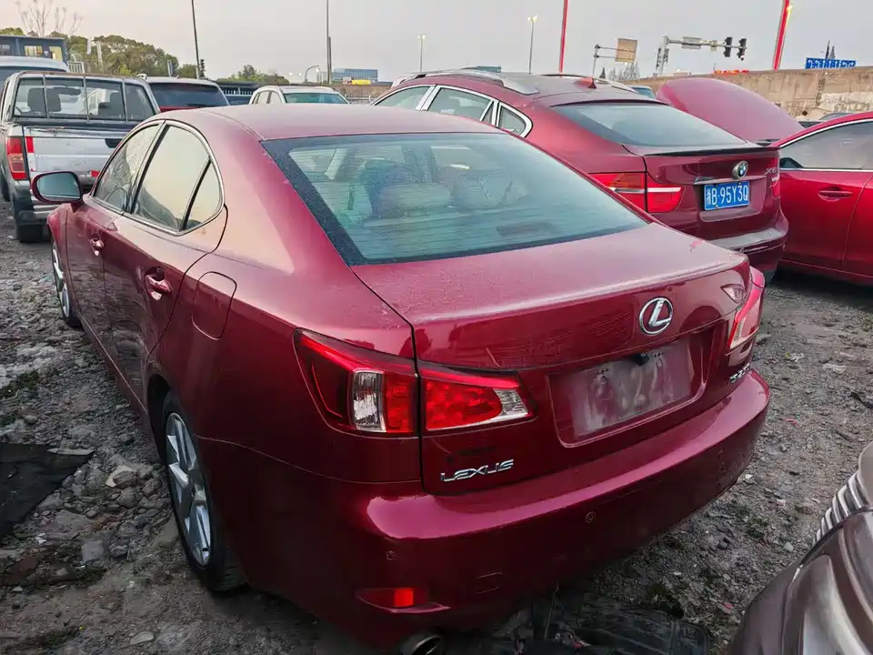 Lexus IS