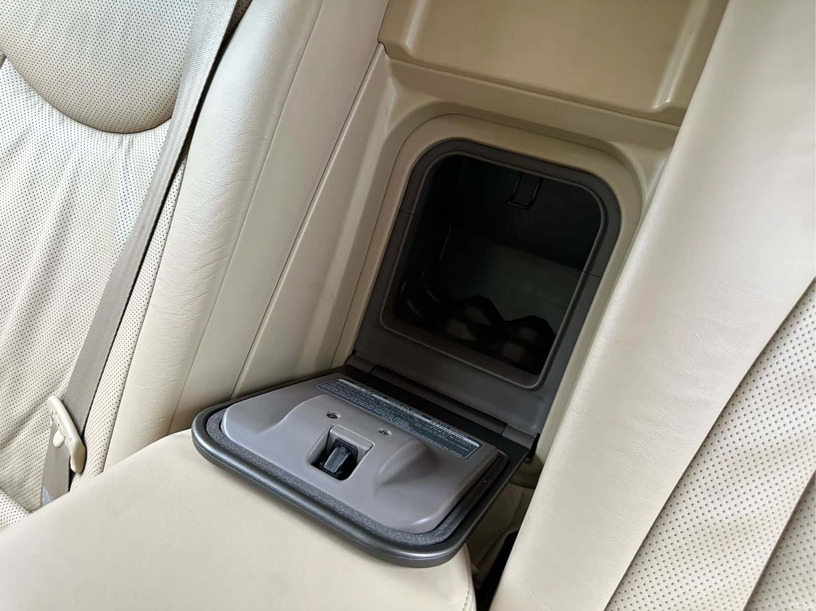 Lexus LS, 2005 25