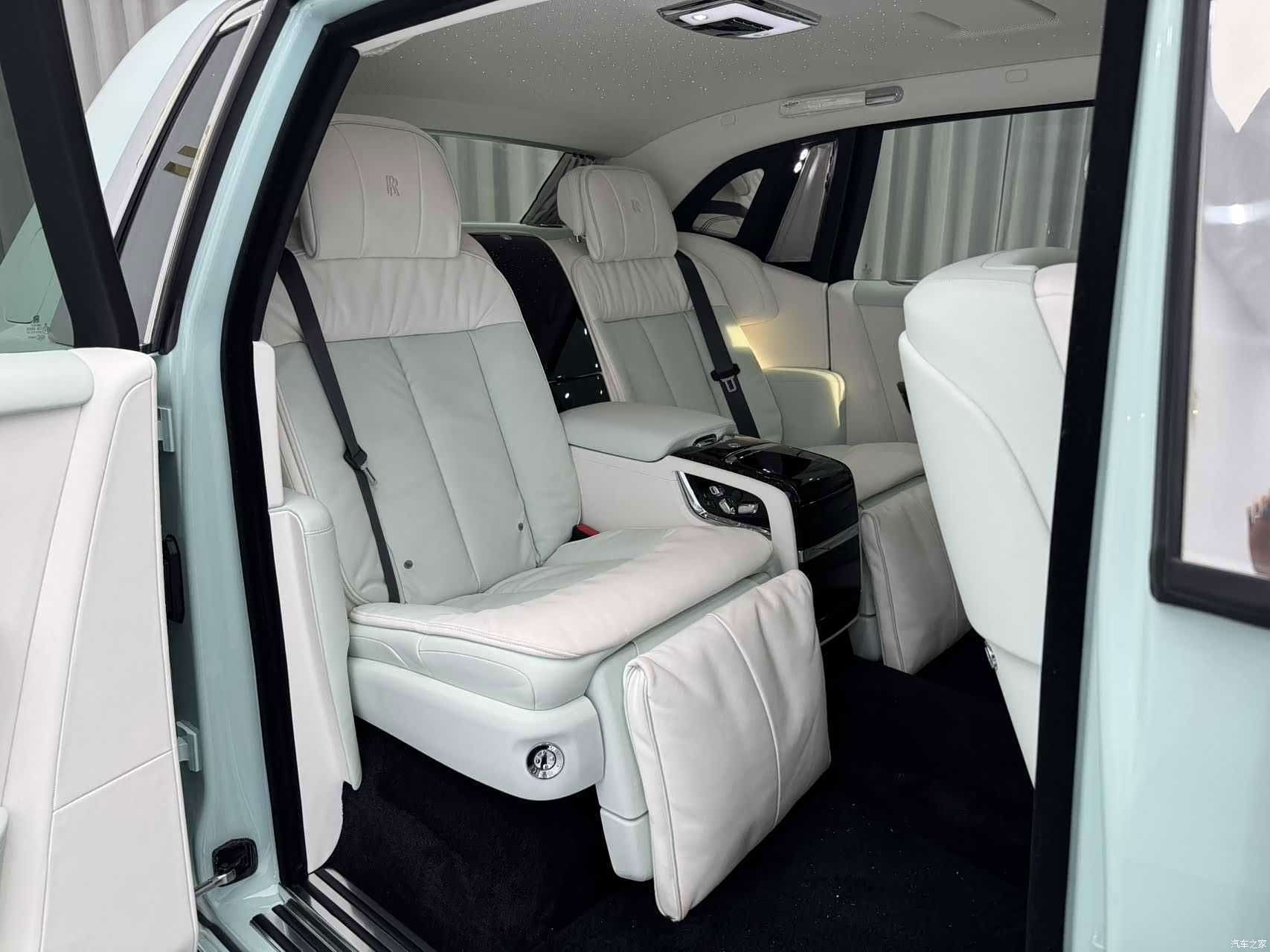 Rolls-Royce Phantom, 2024 13