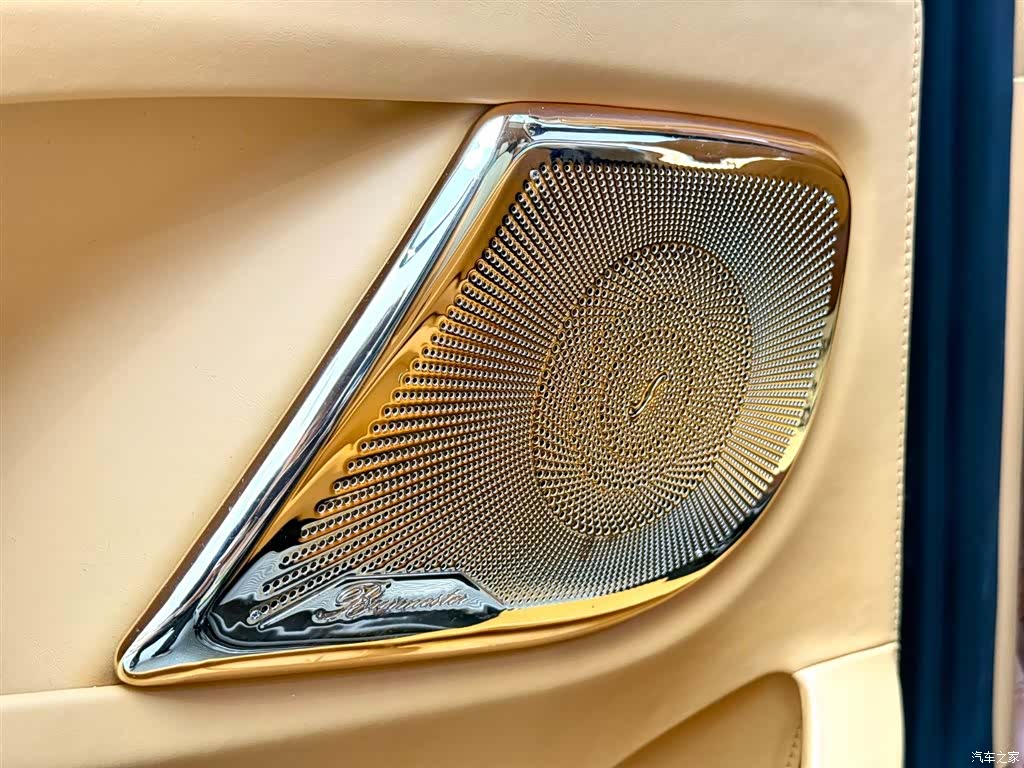 Mercedes-Benz V-Class, 2024 18