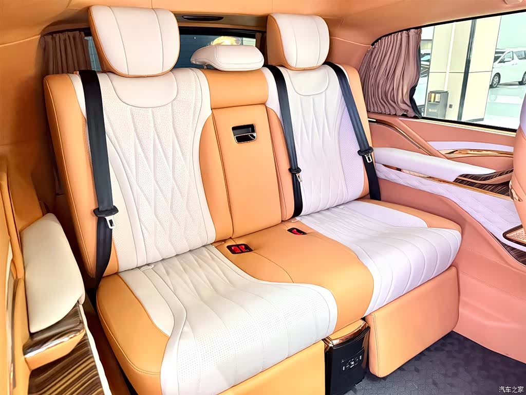Mercedes-Benz V-Class, 2024 26