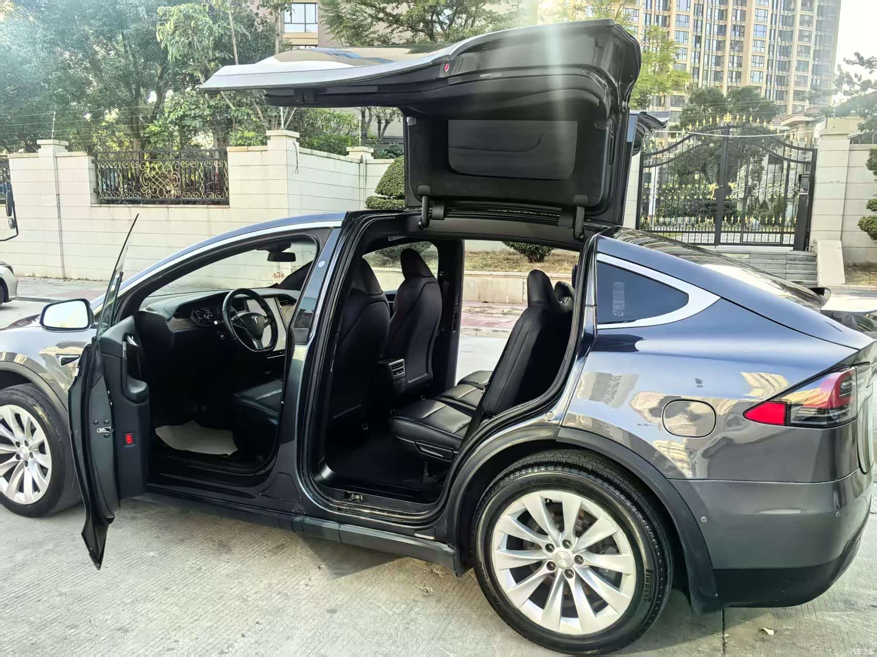 Tesla Model X, 2020 4