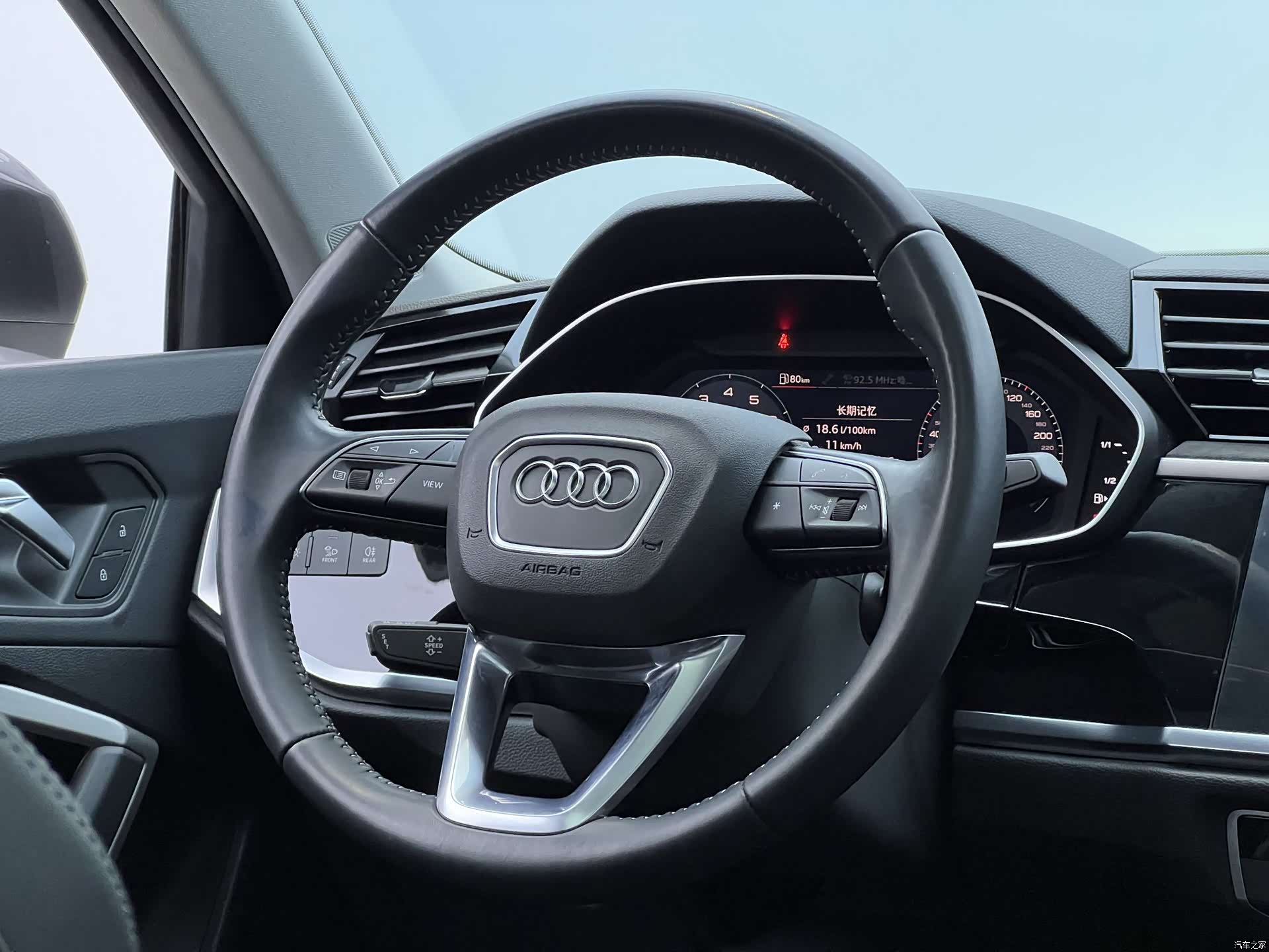 Audi Q3, 2022 10