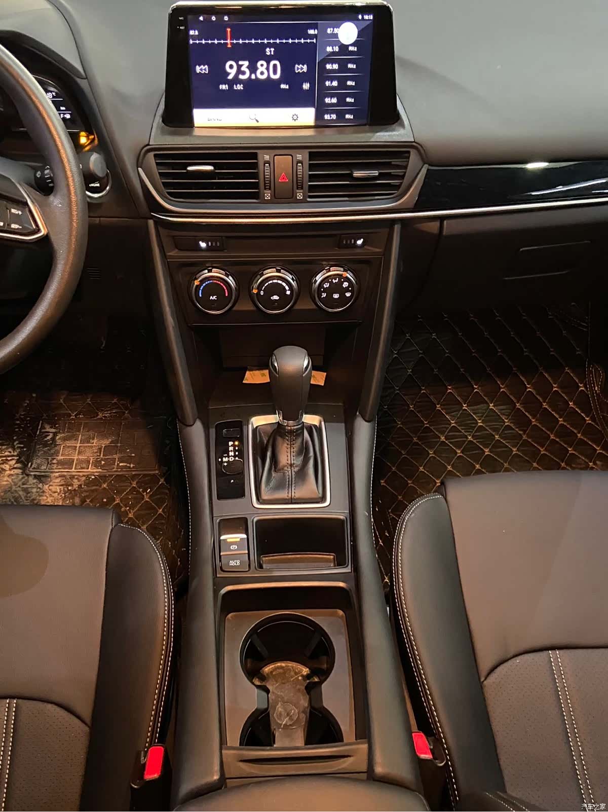 Mazda CX-4, 2023 21