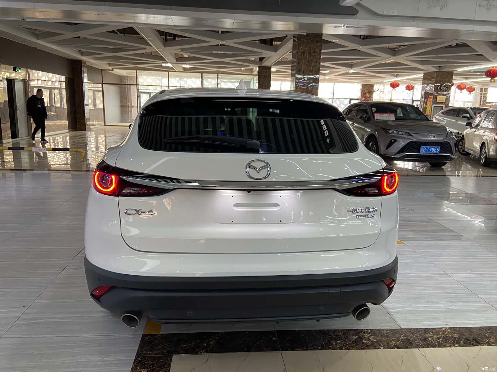 Mazda CX-4, 2023 все фото