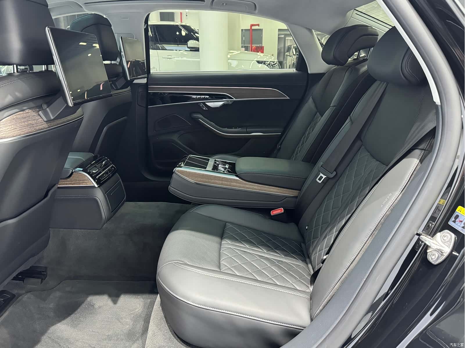 Audi A8L, 2024 14