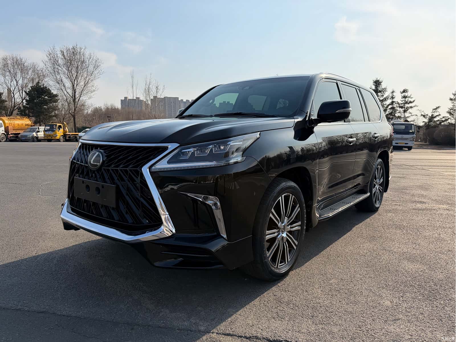 Lexus LX, 2018 1