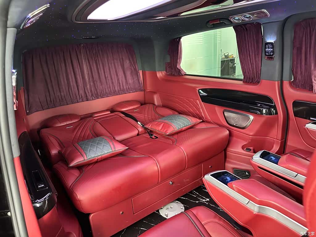 Mercedes-Benz 7, 2023 21