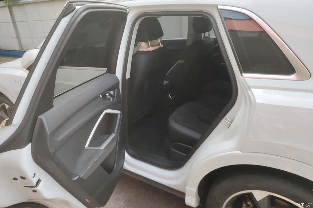 Audi Q3, 2022 11