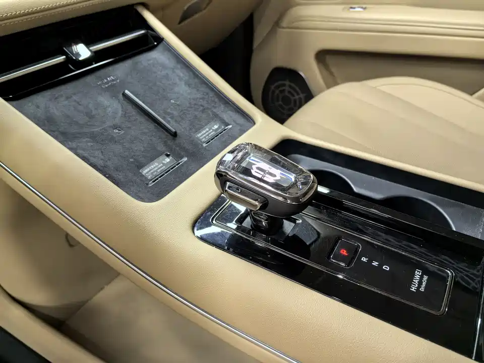 AITO Ask the world M7