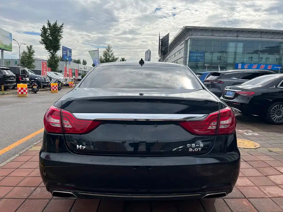 Hongqi H7