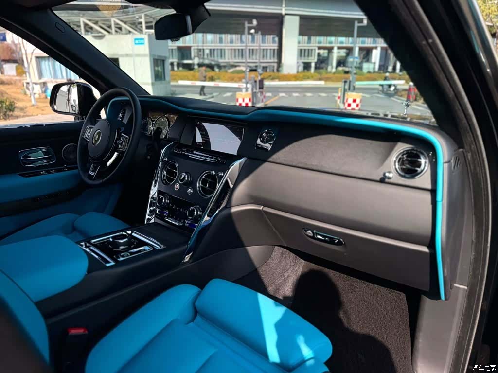 Rolls-Royce Cullinan, 2023 7