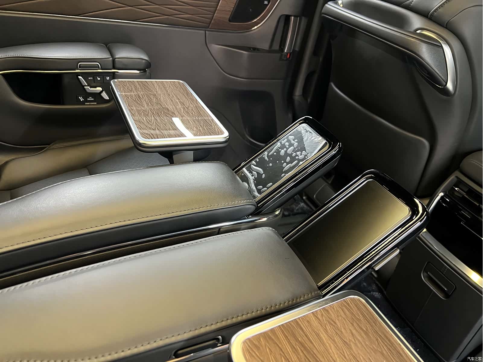 Toyota Alphard, 2024 15