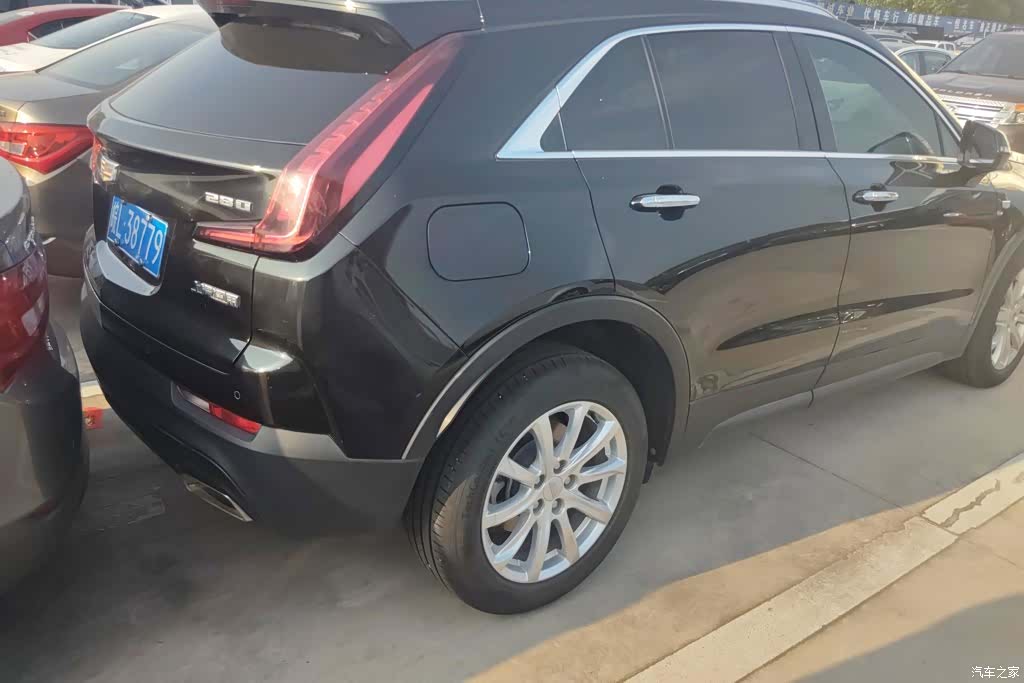 Cadillac XT4, 2021 3