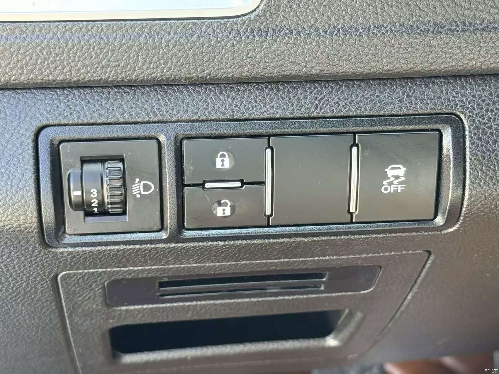 Wuling 560, 2017 16