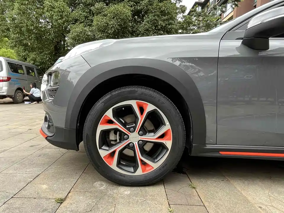 Lynk & Co 02