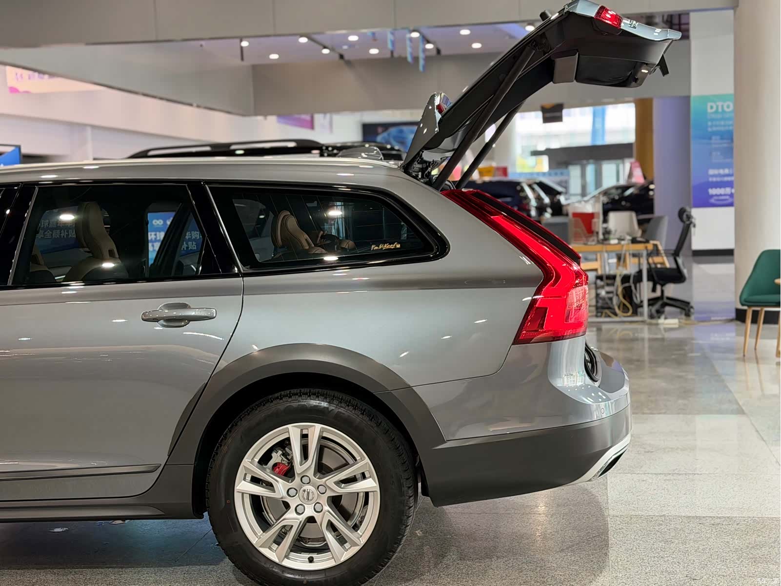 Volvo V90, 2019 17