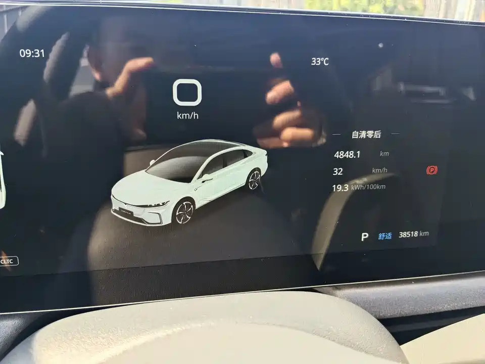 VOYAH Lantu chasing light