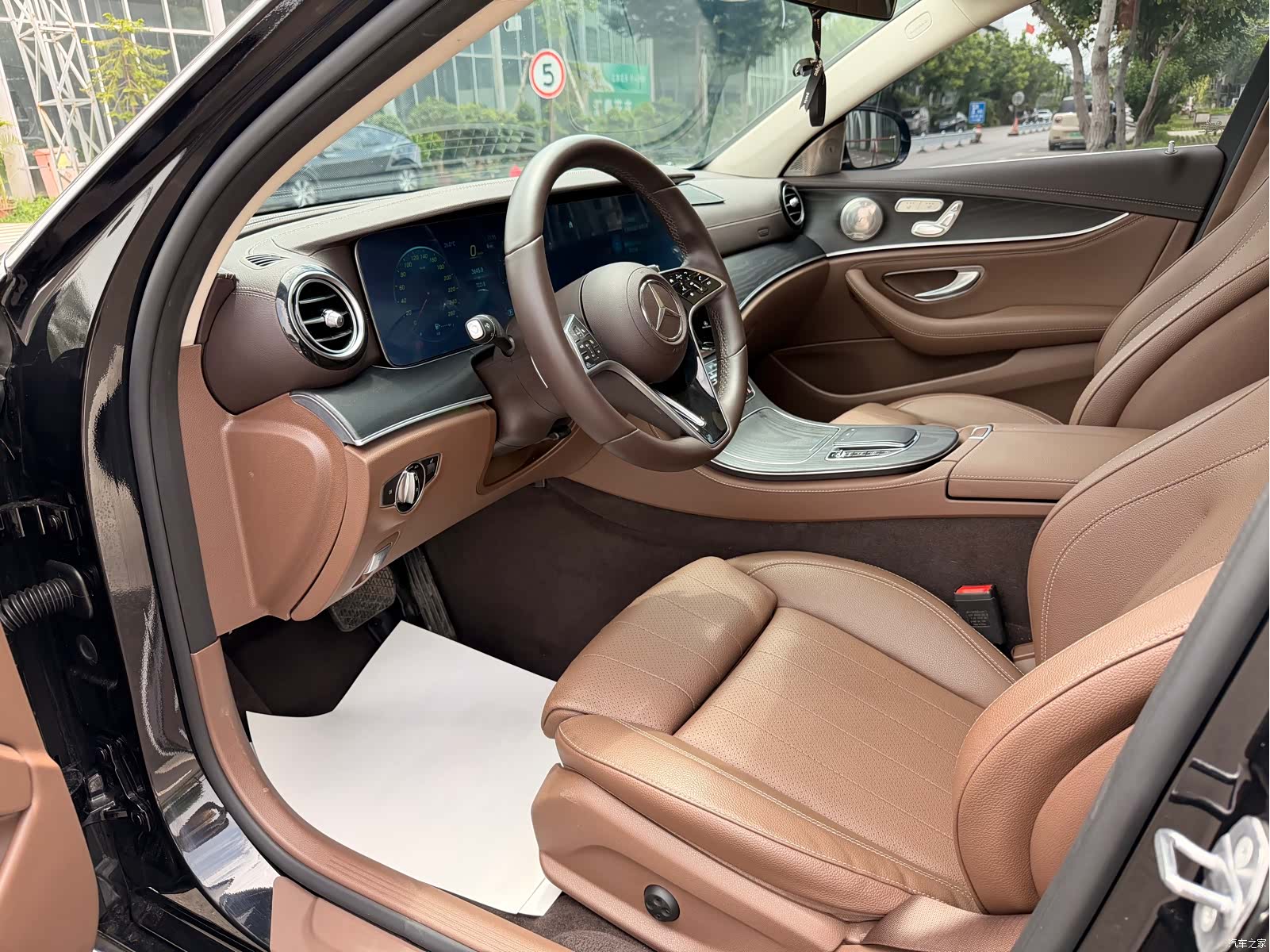 Mercedes-Benz E-Class, 2023 8
