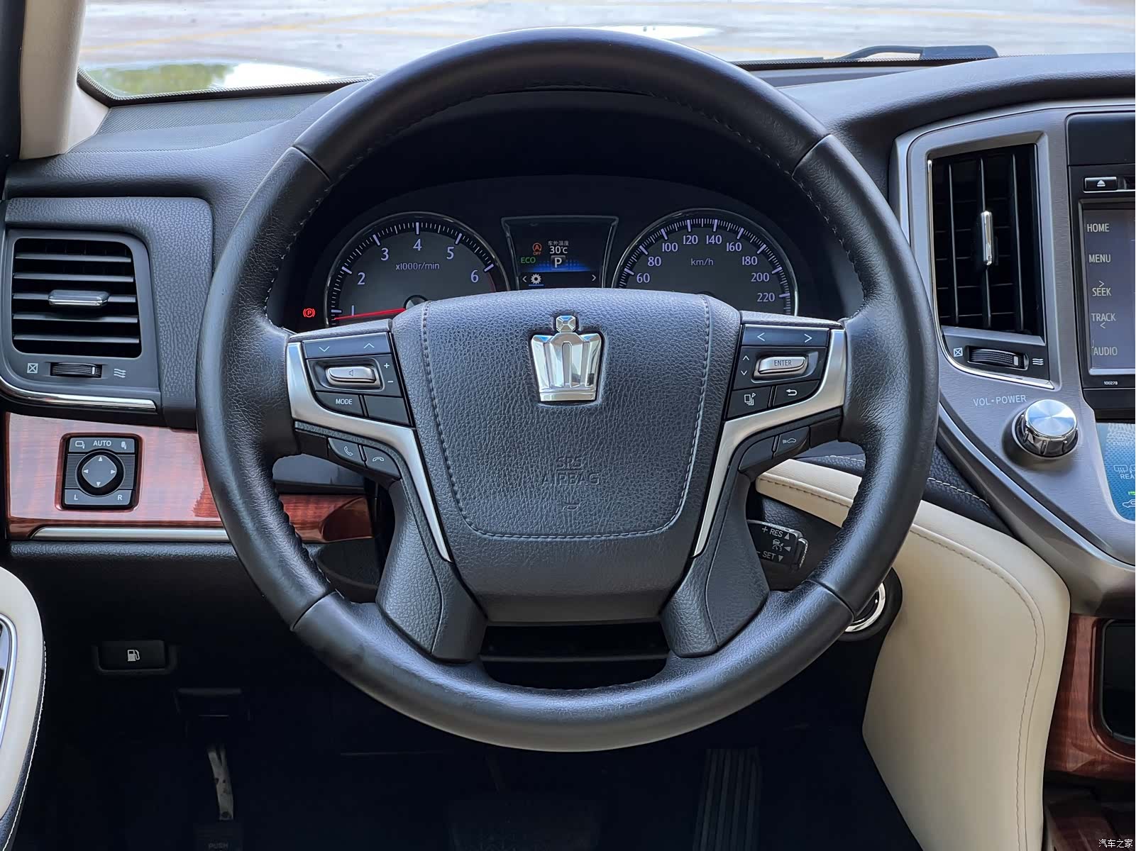 Toyota Crown, 2016 12