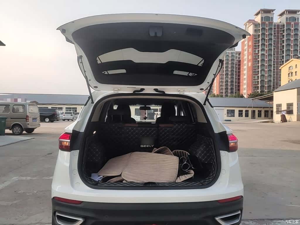 Geely Coolray, 2021 19