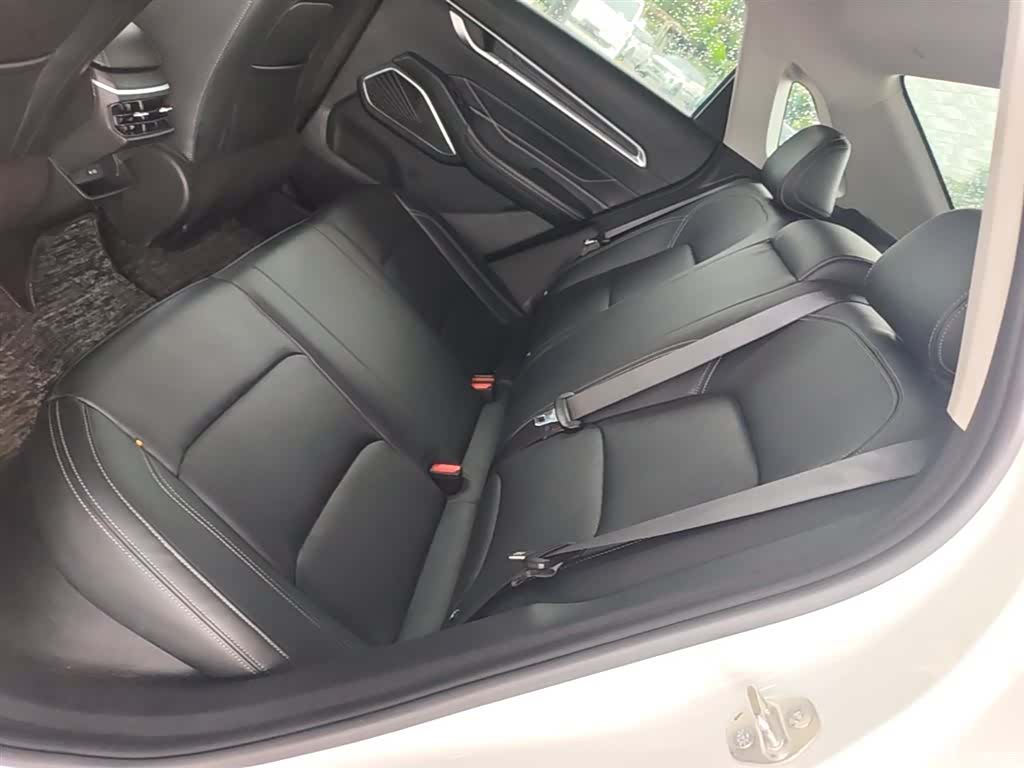 Geely Emgrand, 2022 17