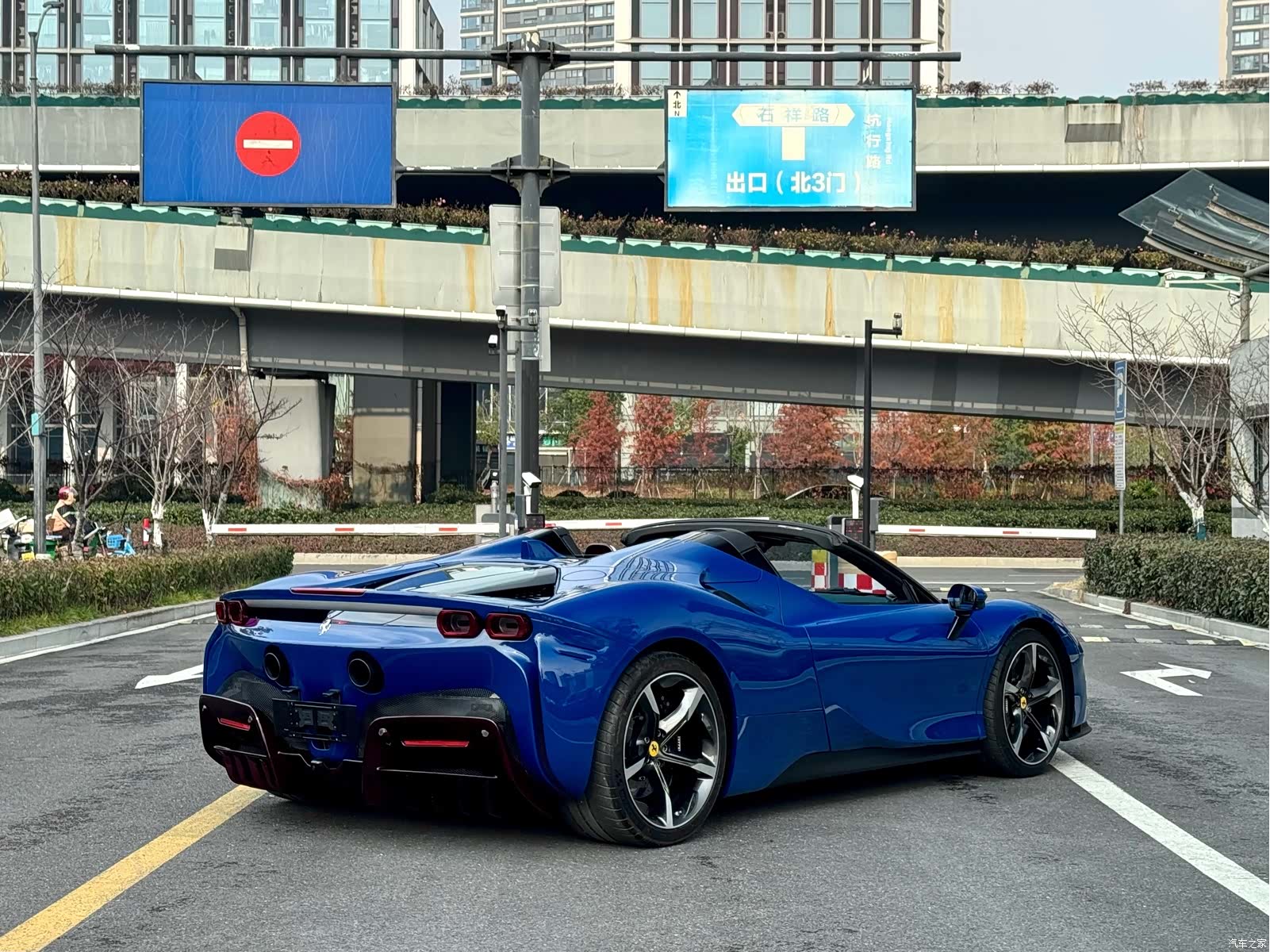 Ferrari SF90, 2023 9