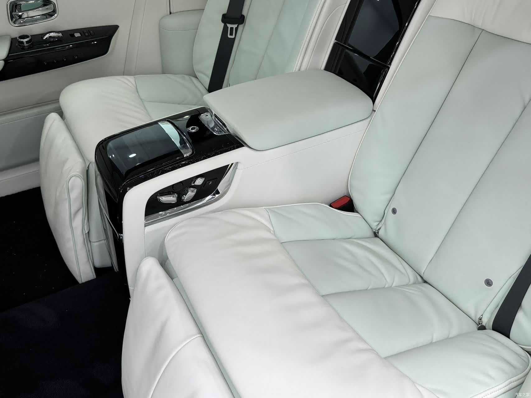 Rolls-Royce Phantom, 2024 18