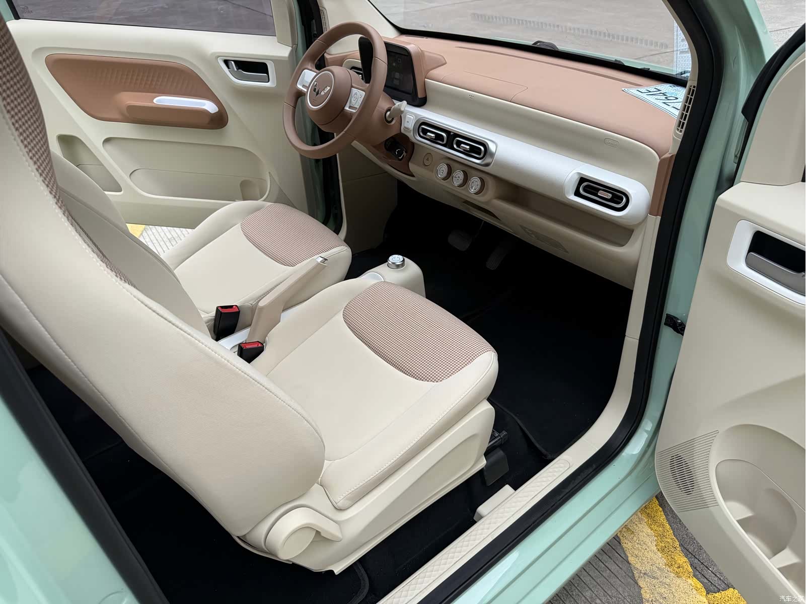 Wuling MINIEV, 2024 12