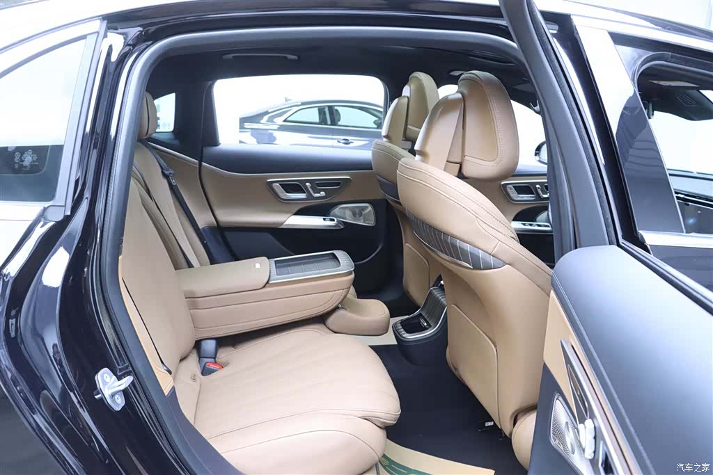 Mercedes-Benz E-Class, 2024 17