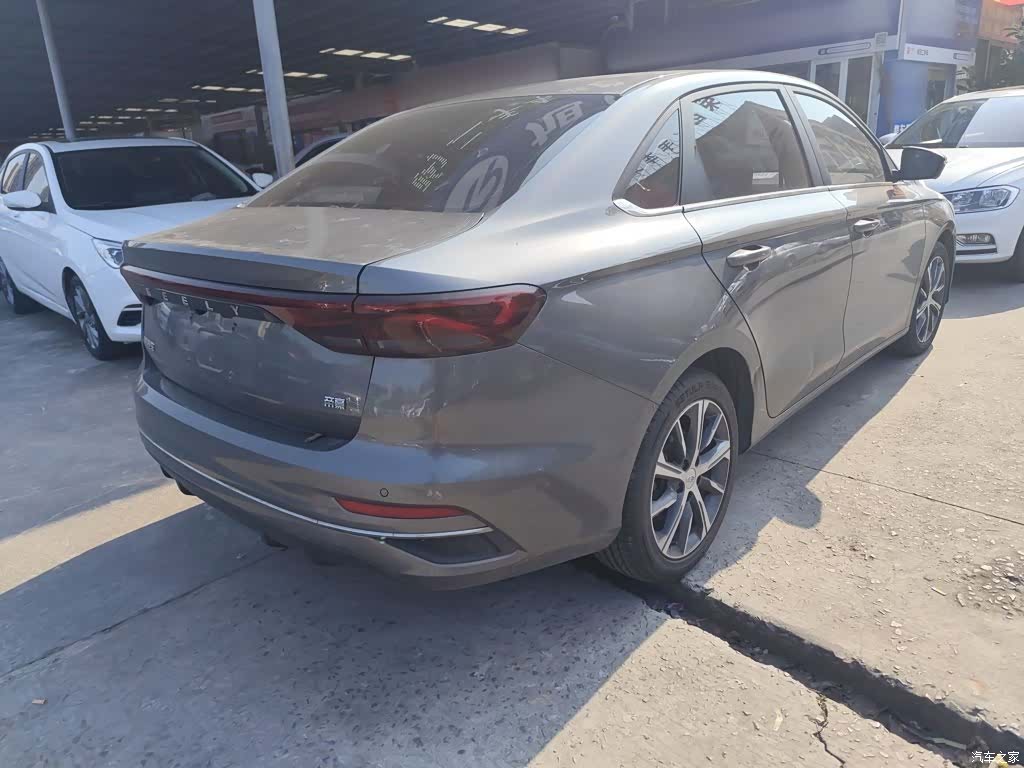 Geely Emgrand, 2022 14