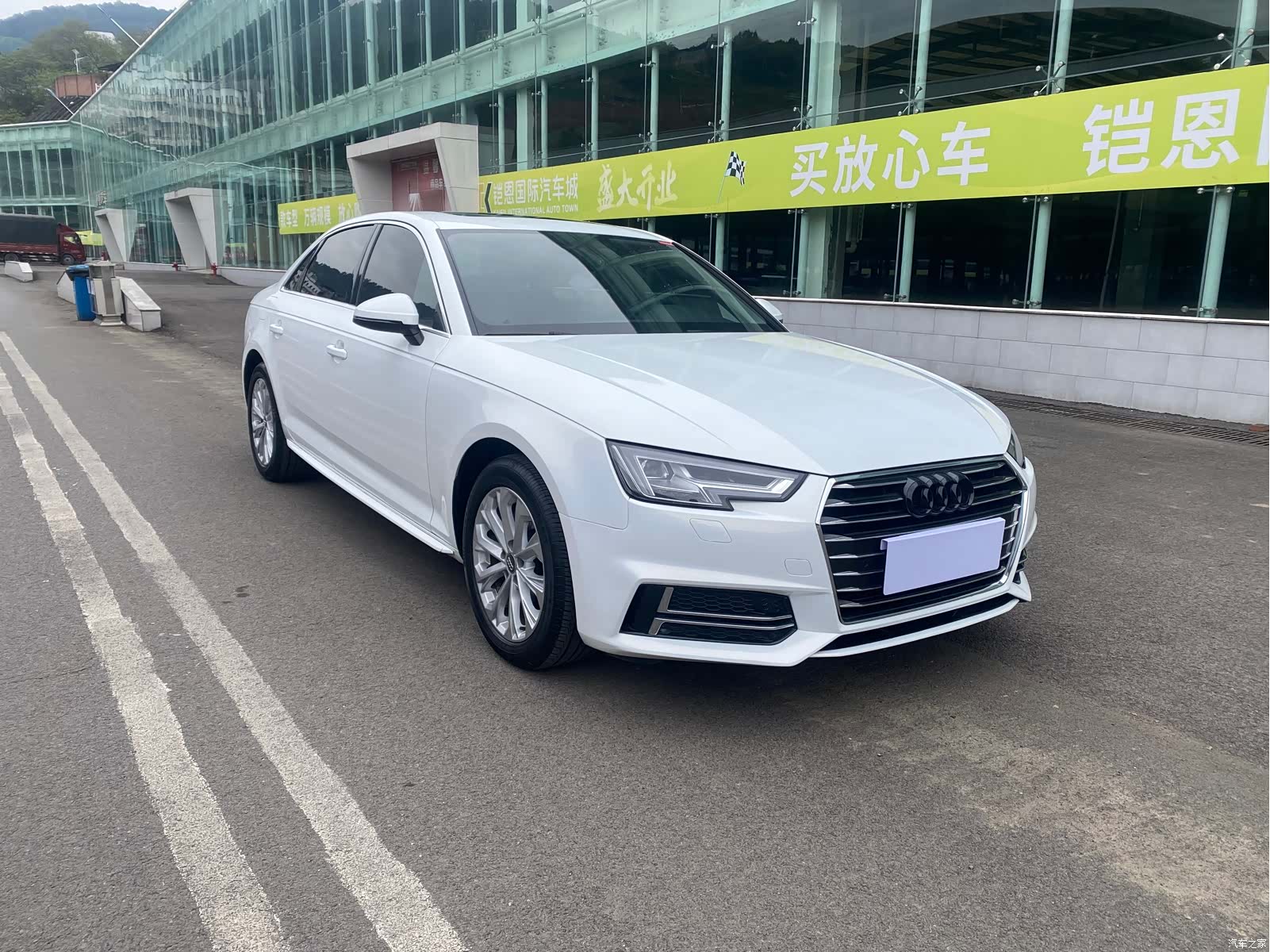 Audi A4L, 2019 3
