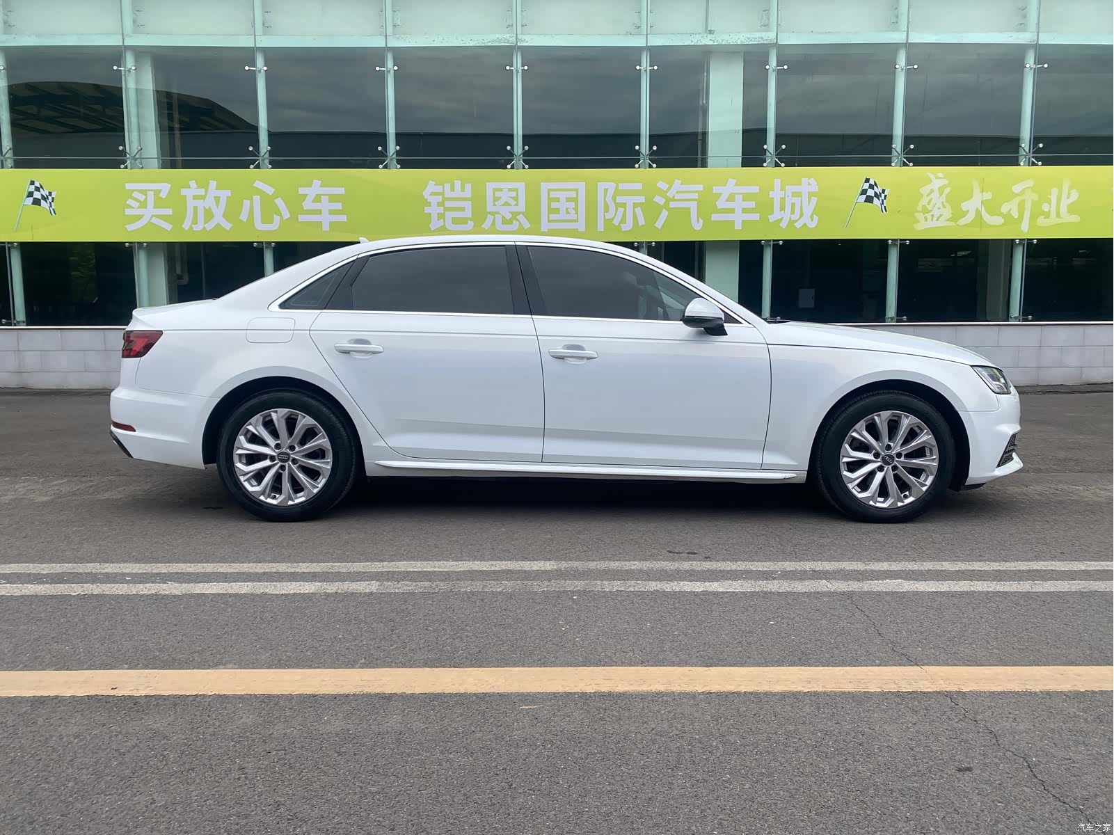 Audi A4L, 2019 4