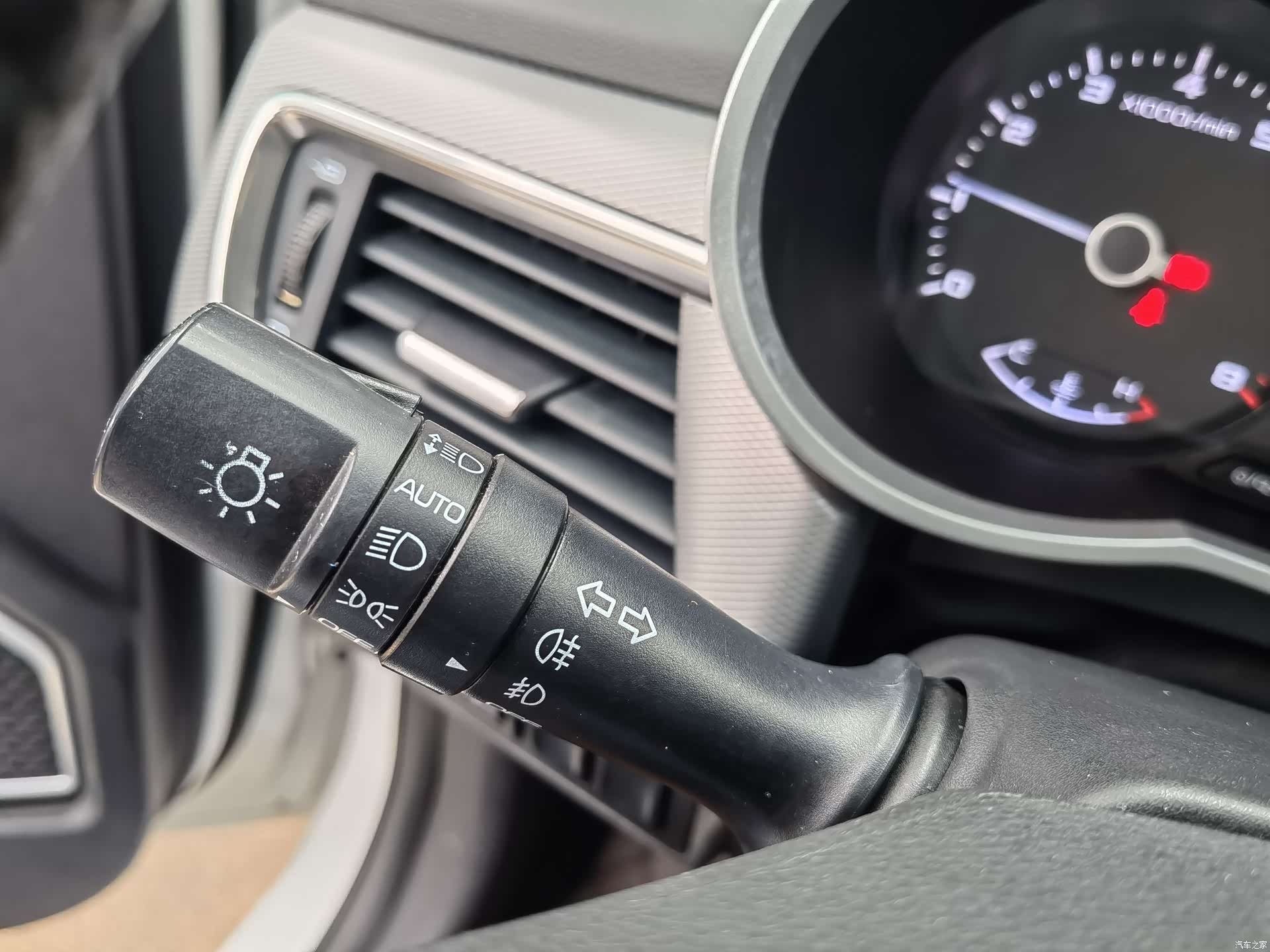 Geely Emgrand, 2019 17