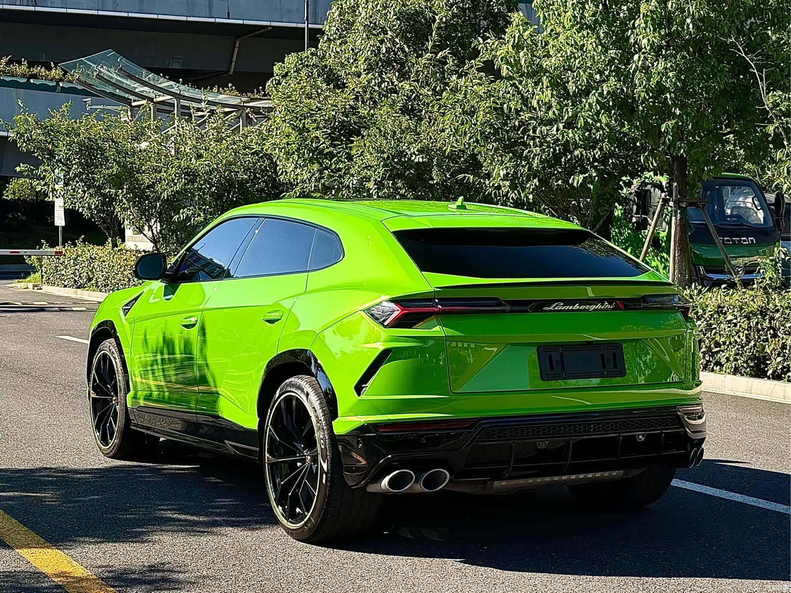 Lamborghini Urus, 2023 6
