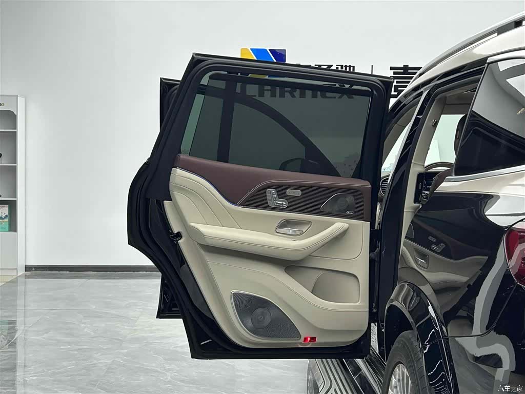 Maybach GLS, 2024 7