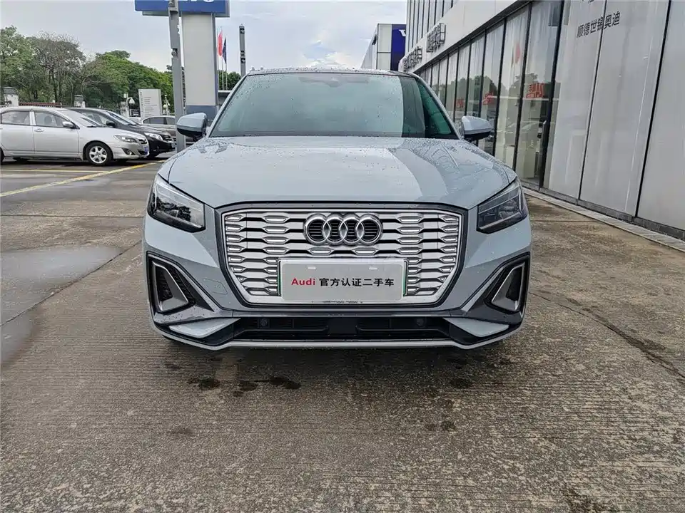 Audi Q2L