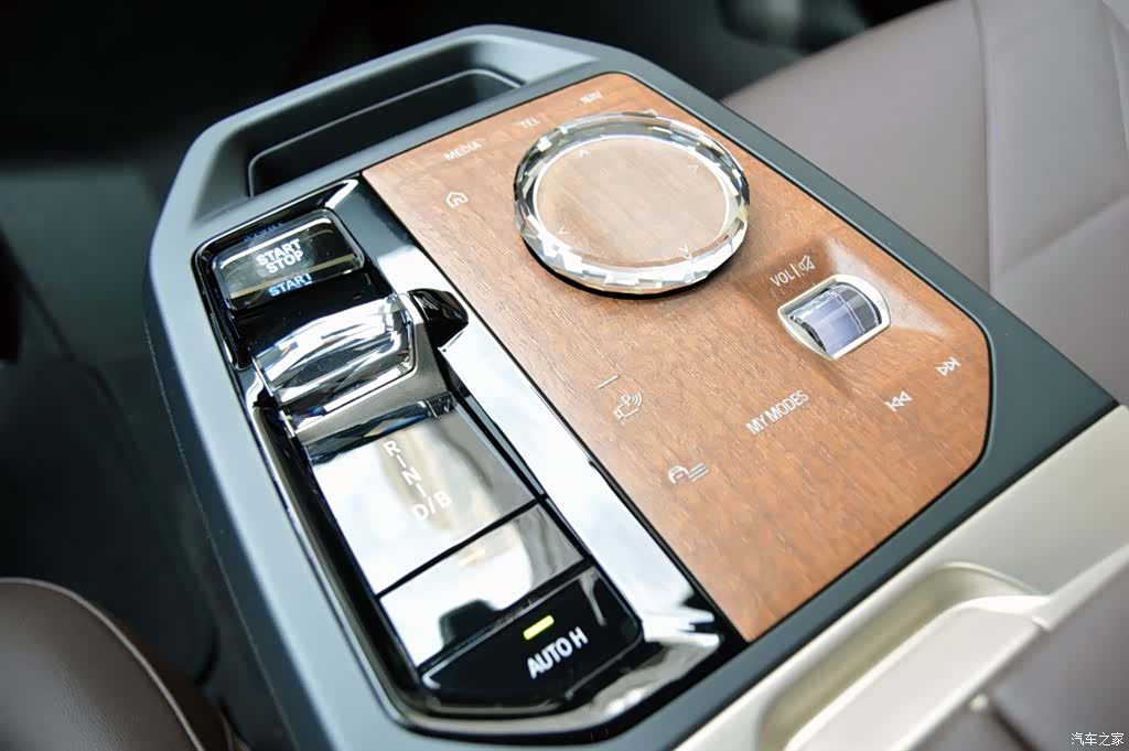 BMW iX, 2024 все фото