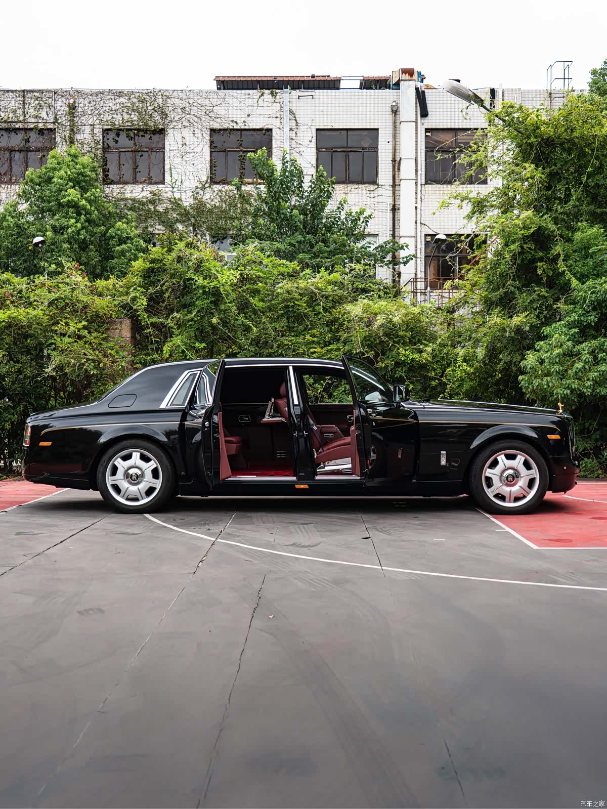 Rolls-Royce Phantom, 2016 7