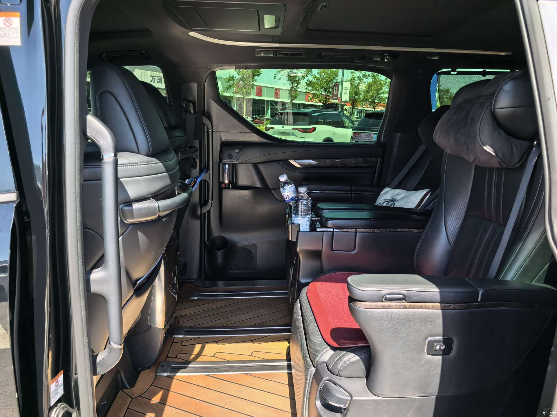 Toyota Alphard, 2022 все фото