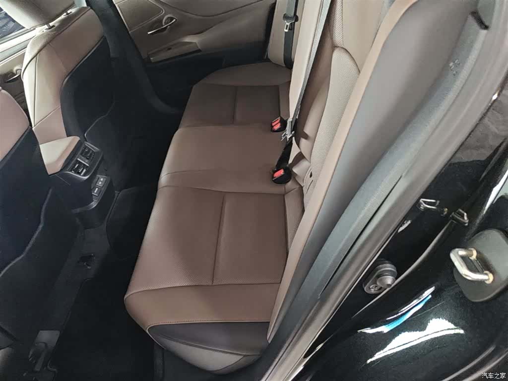 Lexus ES, 2026 17