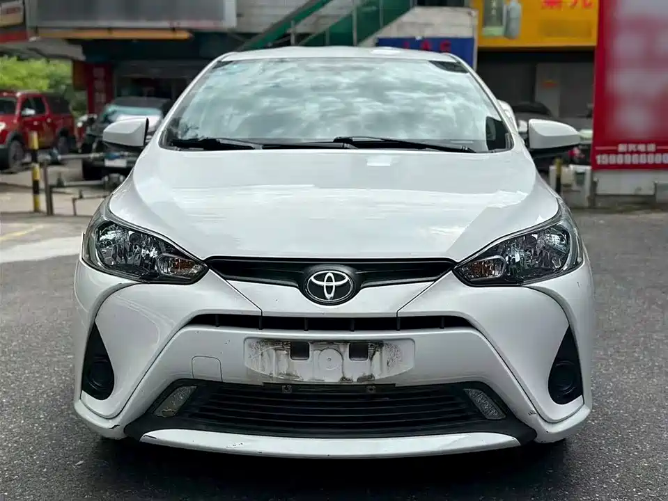 Toyota YARiS L to enjoy