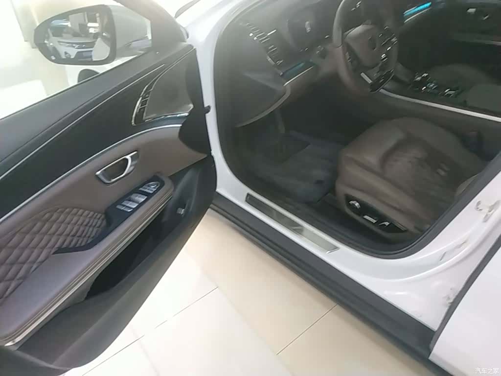 BYD Han, 2022 16