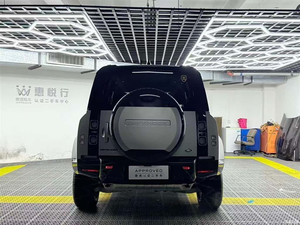 Land Rover Defender, 2024 4
