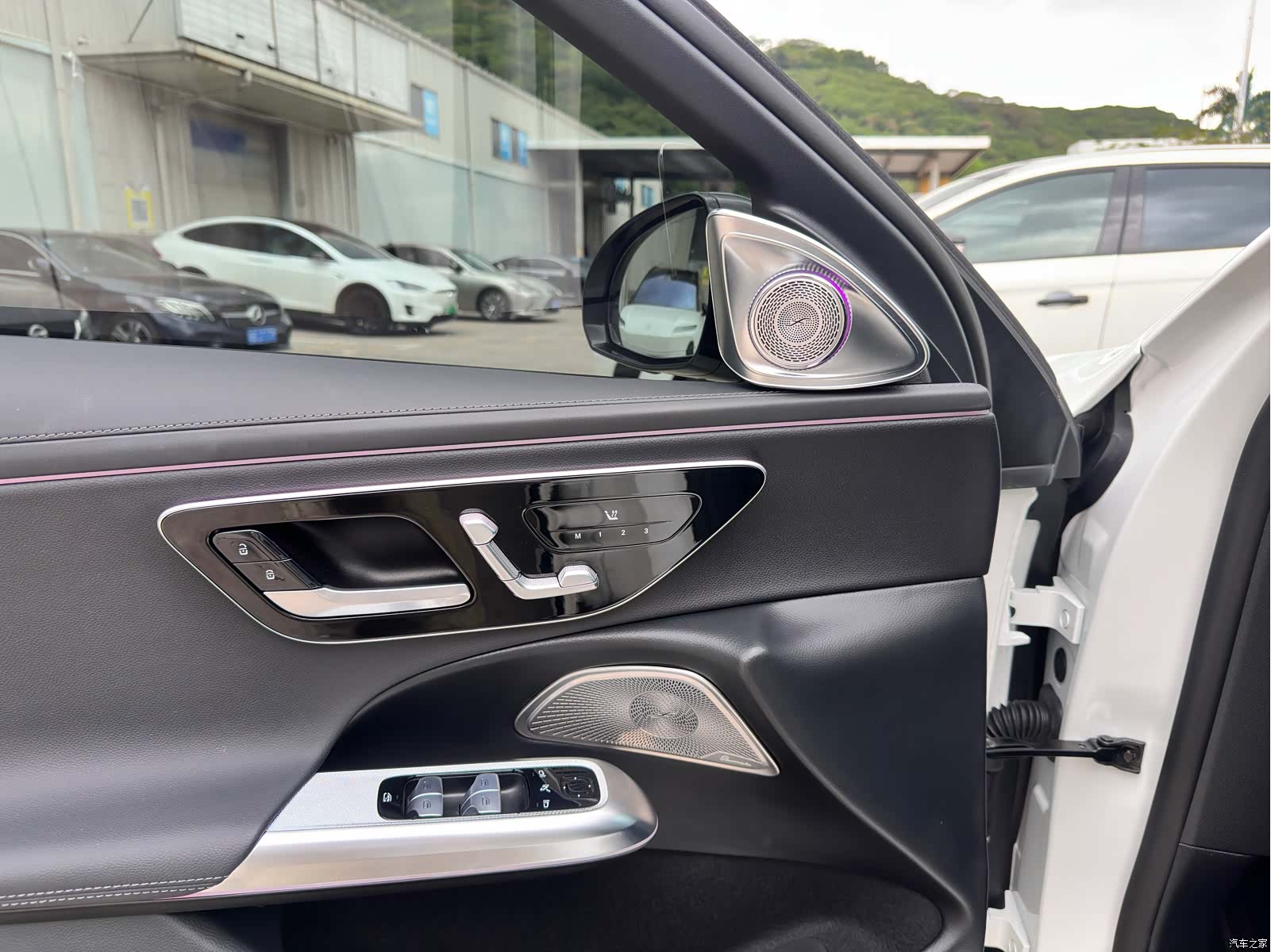Mercedes-Benz E-Class, 2024 11