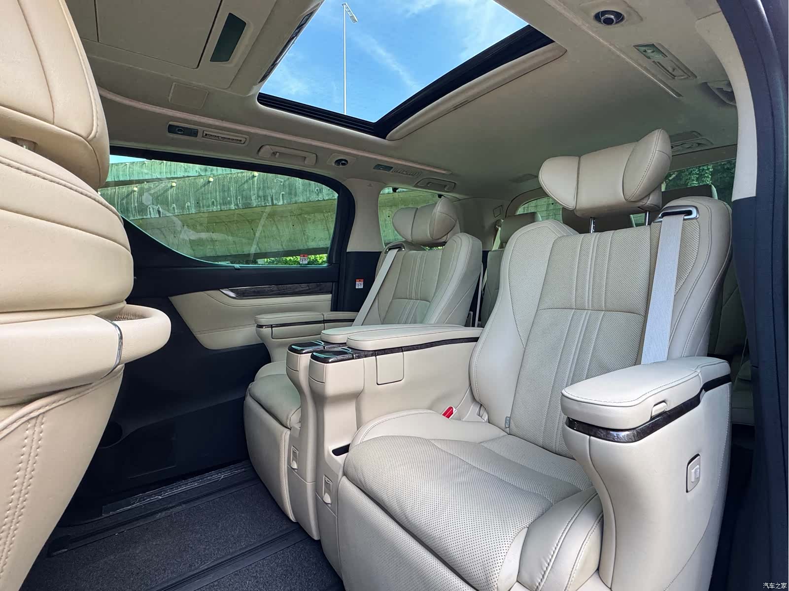 Toyota Vellfire, 2023 6