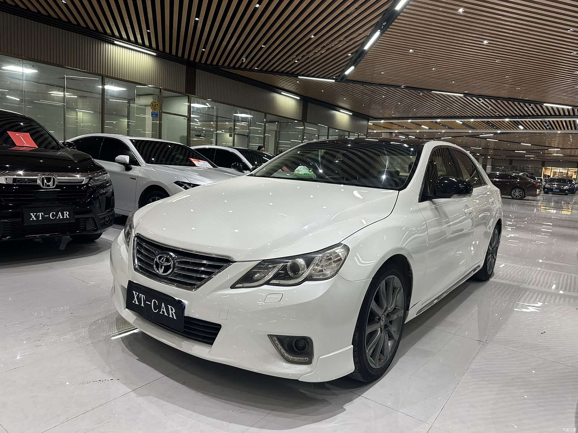 Toyota 2.5V, 2012 1