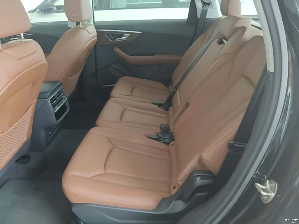 Audi Q7, 2025 24