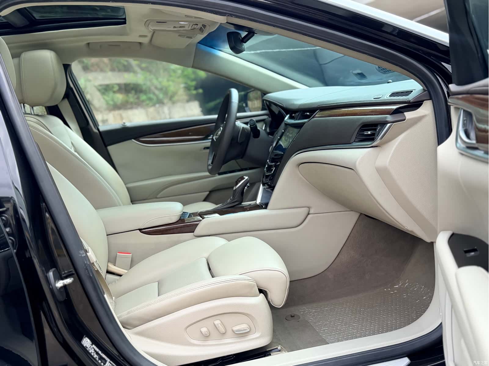 Cadillac XTS, 2013 12